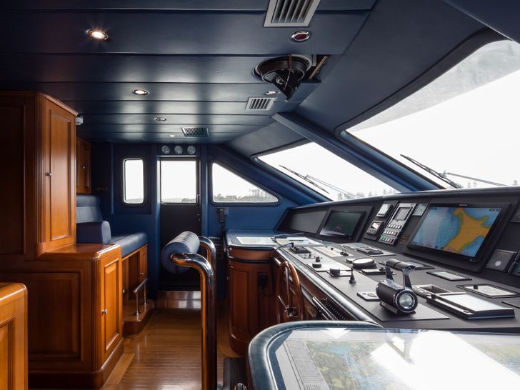 SERENO Benetti Classic 115 - cockpit SERENO Benetti Classic 115 - cockpit