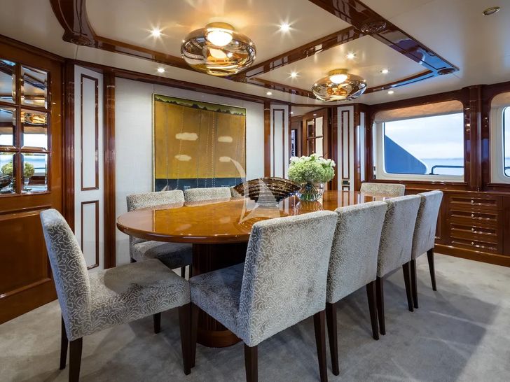 SERENO Benetti Classic 115 - dining area SERENO Benetti Classic 115 - dining area
