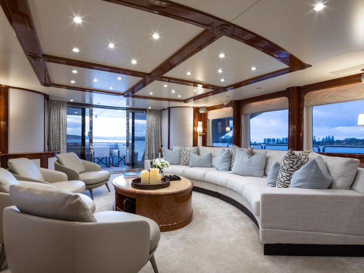SERENO Benetti Classic 115 - main saloon lounge SERENO Benetti Classic 115 - main saloon lounge