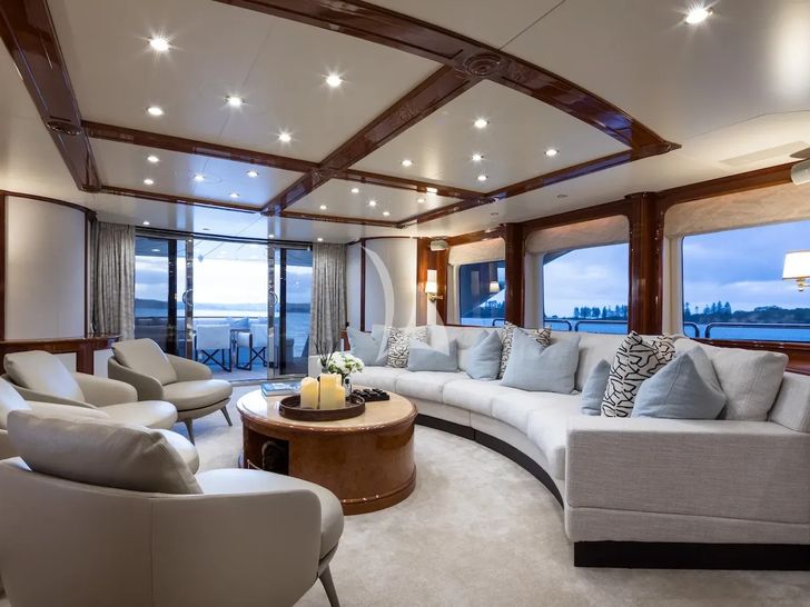 SERENO Benetti Classic 115 - main saloon SERENO Benetti Classic 115 - main saloon