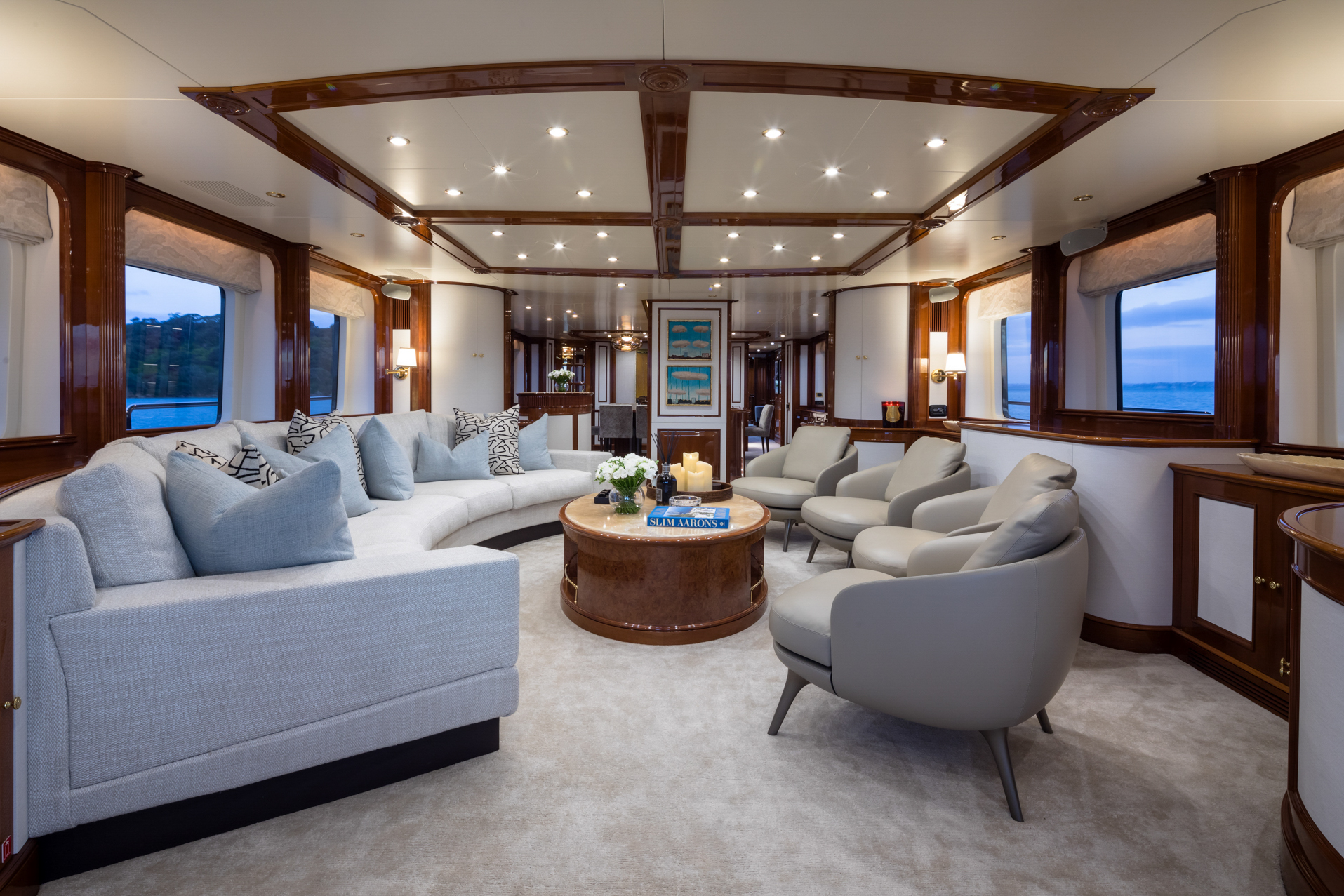 SERENO Benetti Classic 115 - main saloon