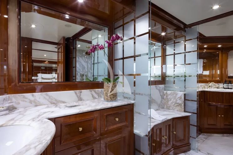 Charter Yacht SERENO - Benetti Classic 115 - 5 Cabins - Cannes - St Tropez - Nice - Antibes - French Riviera - Monaco