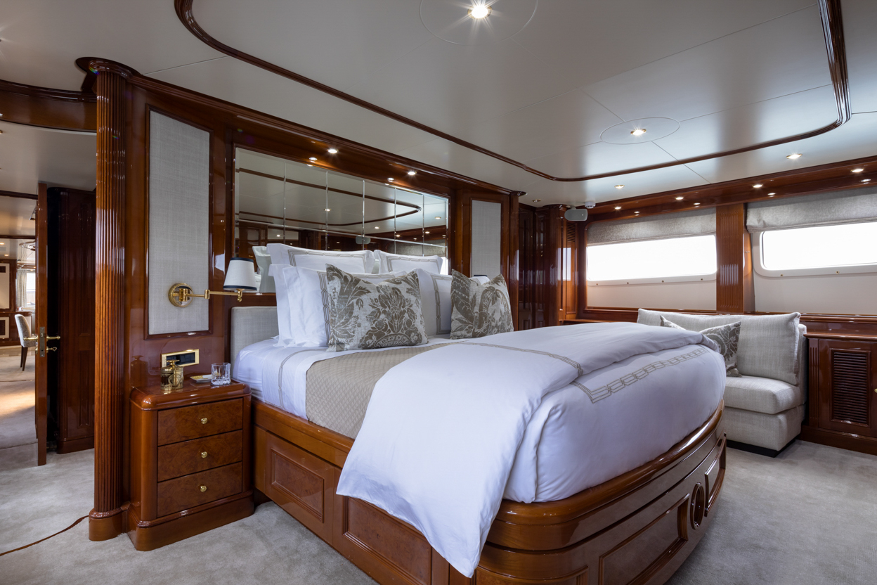 SERENO Benetti Classic 115 - master cabin