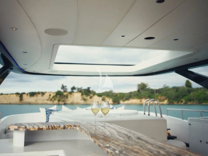 SERENO Benetti Classic 115 - sun deck bar SERENO Benetti Classic 115 - sun deck bar