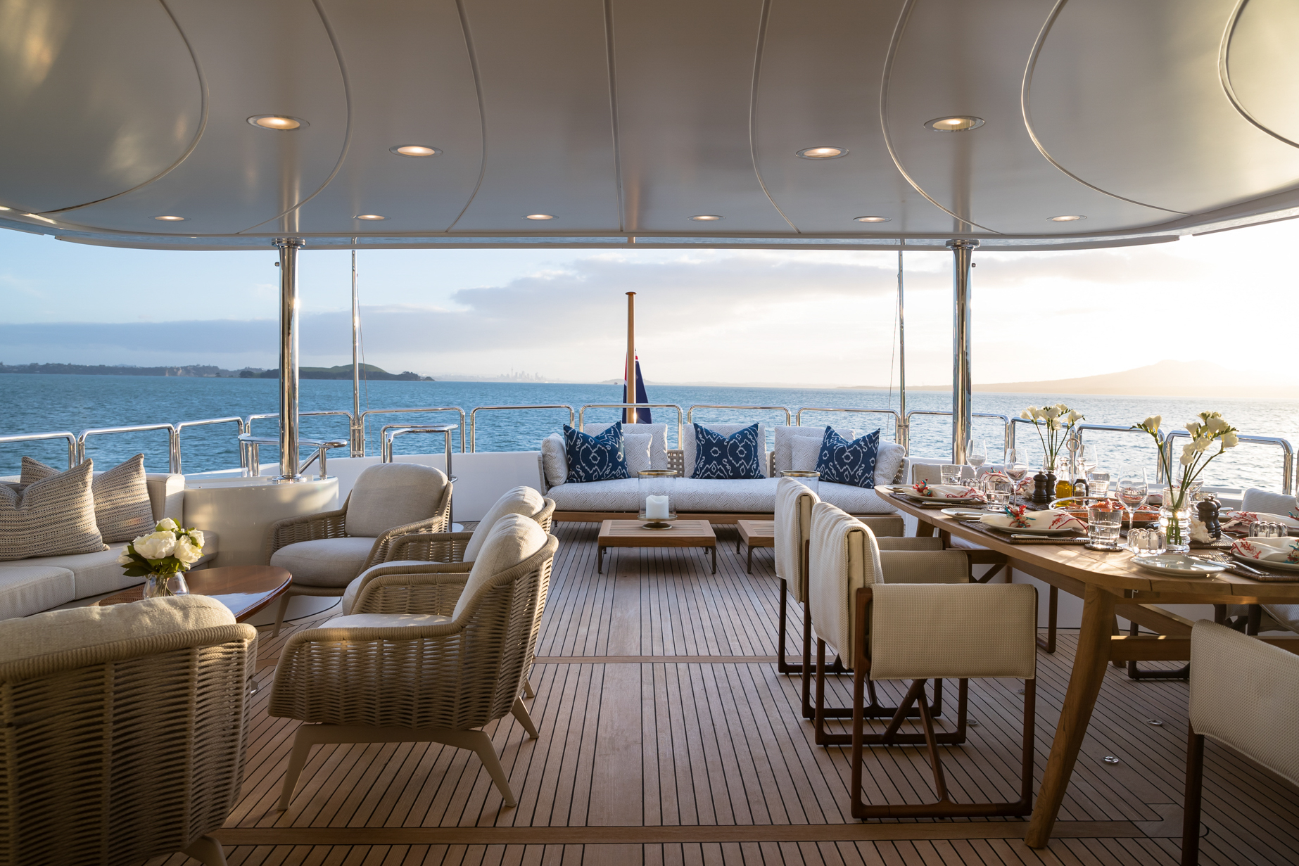 SERENO Benetti Classic 115 - sundeck lounge and alfresco dining area