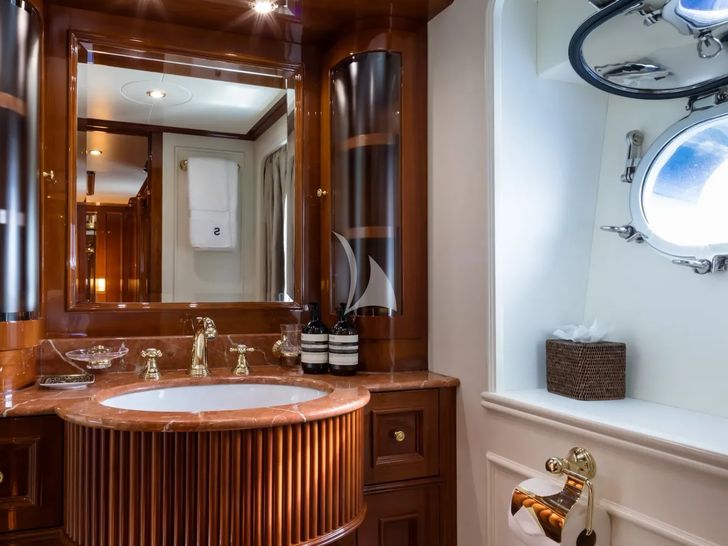 SERENO Benetti Classic 115 - twin cabin 1 bathroom SERENO Benetti Classic 115 - twin cabin 1 bathroom