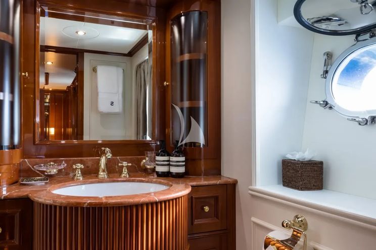 Charter Yacht SERENO - Benetti Classic 115 - 5 Cabins - Cannes - St Tropez - Nice - Antibes - French Riviera - Monaco