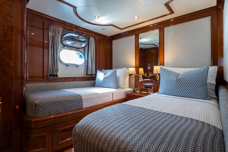 Charter Yacht SERENO - Benetti Classic 115 - 5 Cabins - Cannes - St Tropez - Nice - Antibes - French Riviera - Monaco