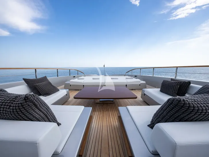 SETTE Riva 130 - foredeck lounge and sunbathing area SETTE Riva 130 - foredeck lounge and sunbathing area