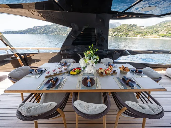 SETTE Riva 130 - sundeck alfresco dining area SETTE Riva 130 - sundeck alfresco dining area