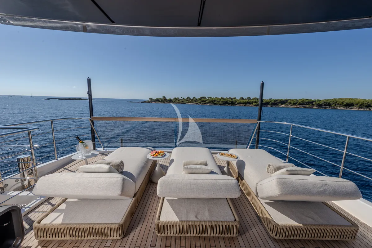 Charter Yacht SEVEN ARROWS - Sanlorenzo SD118 - 5 cabins - St Martin - St Barths - Anguilla - Leeward Islands - Caribbean
