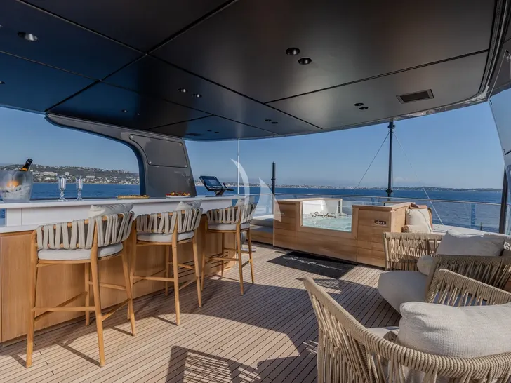 SEVEN ARROWS Sanlorenzo SD118 - sundeck bar and lounge SEVEN ARROWS Sanlorenzo SD118 - sundeck bar and lounge