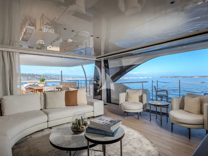 SEVEN ARROWS Sanlorenzo SD118 - skylounge with balcony SEVEN ARROWS Sanlorenzo SD118 - skylounge with balcony