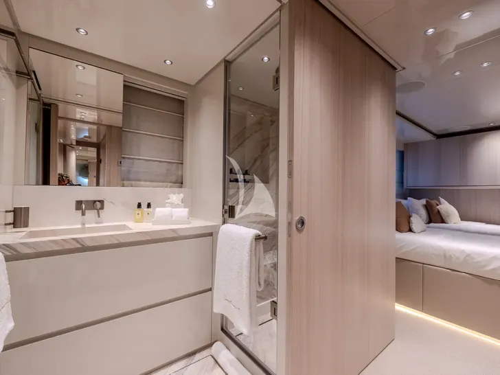 SEVEN ARROWS Sanlorenzo SD118 - twin cabin ensuite bathroom SEVEN ARROWS Sanlorenzo SD118 - twin cabin ensuite bathroom