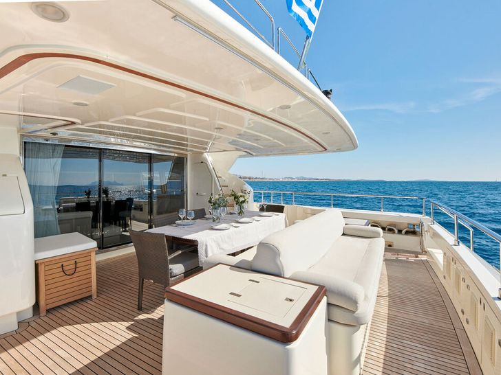 SEVEN S Ferretti Yacht Twin