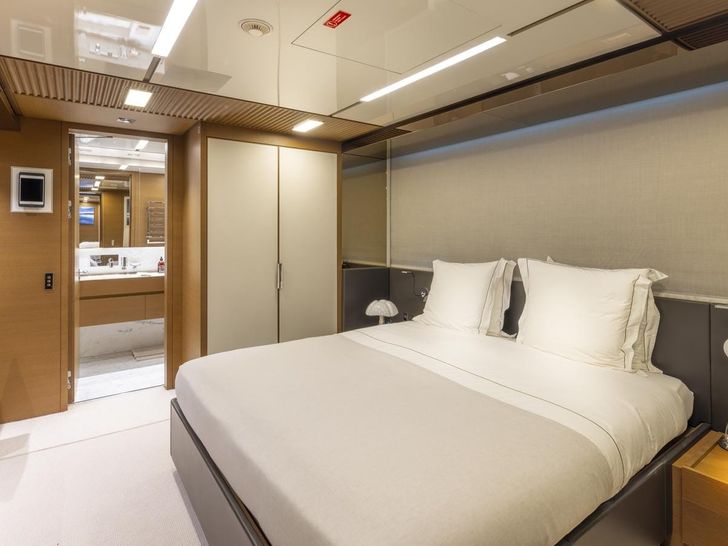 SEVEN SINS Sanlorenzo 52 Steel - VIP cabin 1 SEVEN SINS Sanlorenzo 52 Steel - VIP cabin 1