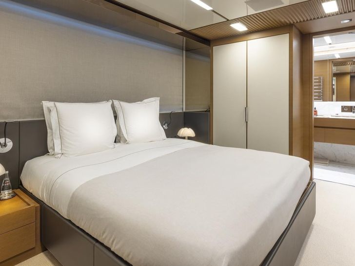 SEVEN SINS Sanlorenzo 52 Steel - VIP cabin 2 SEVEN SINS Sanlorenzo 52 Steel - VIP cabin 2