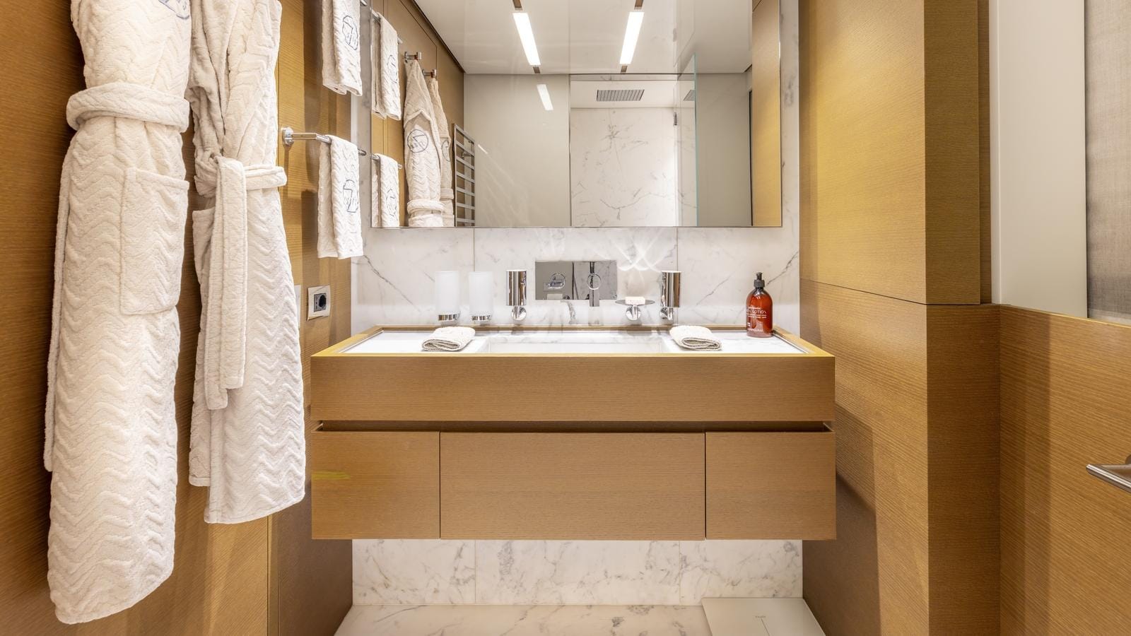 Charter Yacht SEVEN SINS - Sanlorenzo 52 Steel - 5 Cabins - Monaco - Cannes - St Tropez - Nice - Antibes - French Riviera