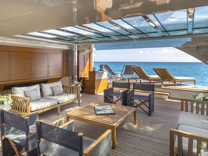 SEVEN SINS Sanlorenzo 52 Steel - beach club lounge SEVEN SINS Sanlorenzo 52 Steel - beach club lounge