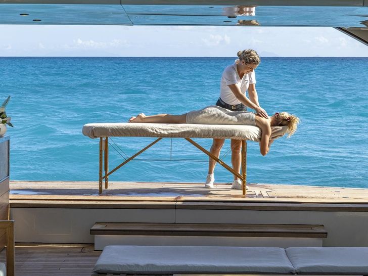 SEVEN SINS Sanlorenzo 52 Steel - massage room SEVEN SINS Sanlorenzo 52 Steel - massage room