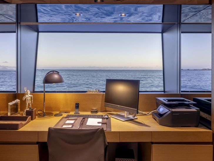 SEVEN SINS Sanlorenzo 52 Steel - master cabin office SEVEN SINS Sanlorenzo 52 Steel - master cabin office