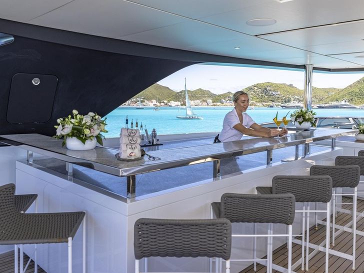 SEVEN SINS Sanlorenzo 52 Steel - sundeck bar SEVEN SINS Sanlorenzo 52 Steel - sundeck bar