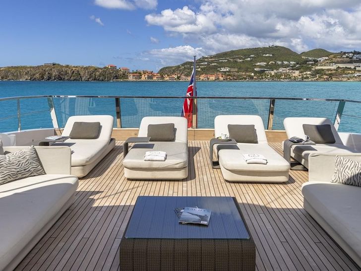 SEVEN SINS Sanlorenzo 52 Steel - sundeck sunbeds SEVEN SINS Sanlorenzo 52 Steel - sundeck sunbeds