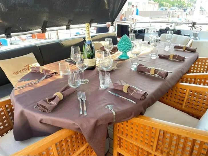 SEVEN STARS Antago 83 - alfresco dining set up SEVEN STARS Antago 83 - alfresco dining set up