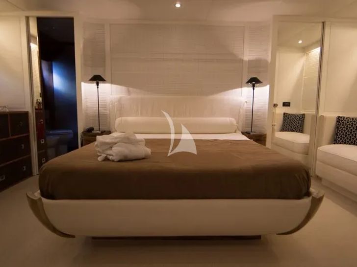 SEVEN STARS Antago 83 - master cabin SEVEN STARS Antago 83 - master cabin