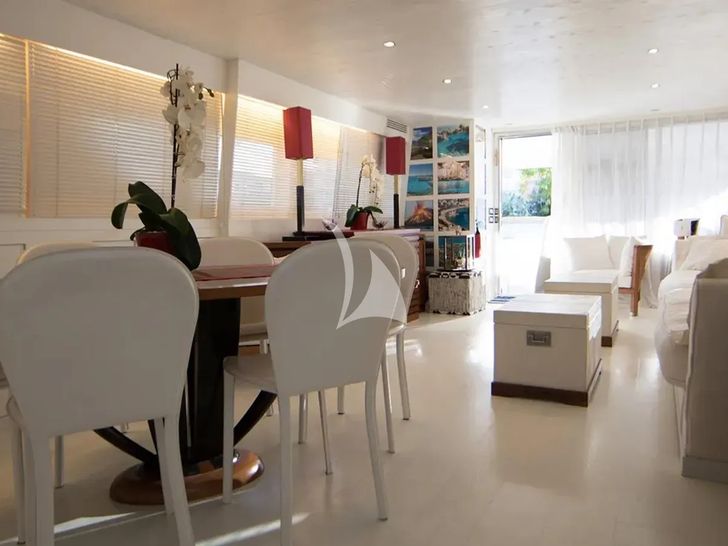 SEVEN STARS Antago 83 - saloon dining and seating area SEVEN STARS Antago 83 - saloon dining and seating area