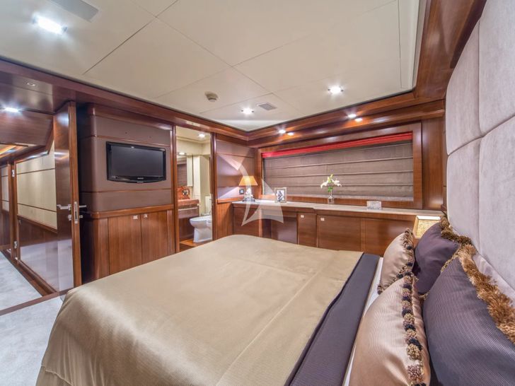 SEVENTH SENSE Ferretti 33m - VIP cabin 1 SEVENTH SENSE Ferretti 33m - VIP cabin 1