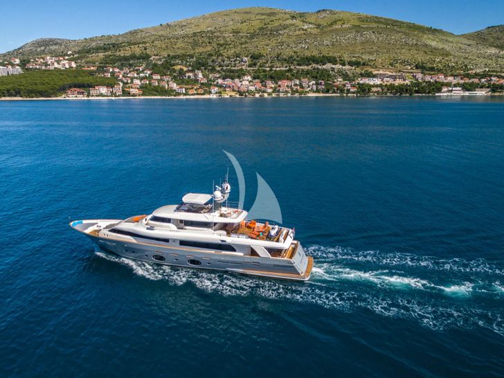 SEVENTH SENSE Ferretti 33m - cruising across the waterline SEVENTH SENSE Ferretti 33m - cruising across the waterline