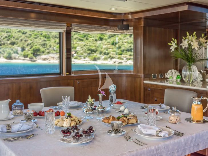 SEVENTH SENSE Ferretti 33m - indoor dining set up SEVENTH SENSE Ferretti 33m - indoor dining set up
