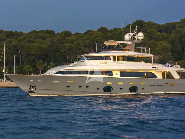 SEVENTH SENSE Ferretti 33m - side profile SEVENTH SENSE Ferretti 33m - side profile