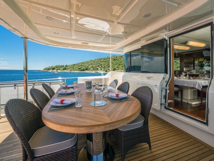 SEVENTH SENSE Ferretti 33m - sky deck dining area SEVENTH SENSE Ferretti 33m - sky deck dining area
