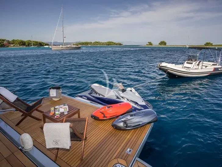 SEVENTH SENSE Ferretti 33m - water toys SEVENTH SENSE Ferretti 33m - water toys