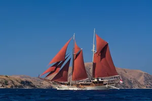 SI DATU BUA - Phinisi 40m - 3 Cabins - Labuan Bajo - Komodo - Ambon - Raja Ampat - Indonesia SI DATU BUA - Phinisi 40m - 3 Cabins - Labuan Bajo - Komodo - Ambon - Raja Ampat - Indonesia