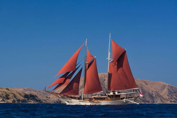 Charter Yacht SI DATU BUA - Phinisi 40m - 3 Cabins - Labuan Bajo - Komodo - Ambon - Raja Ampat - Indonesia