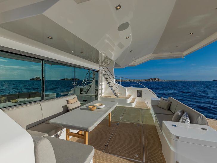 SILENT DREAM Silent 60 Aft Lounge SILENT DREAM Silent 60 Aft Lounge