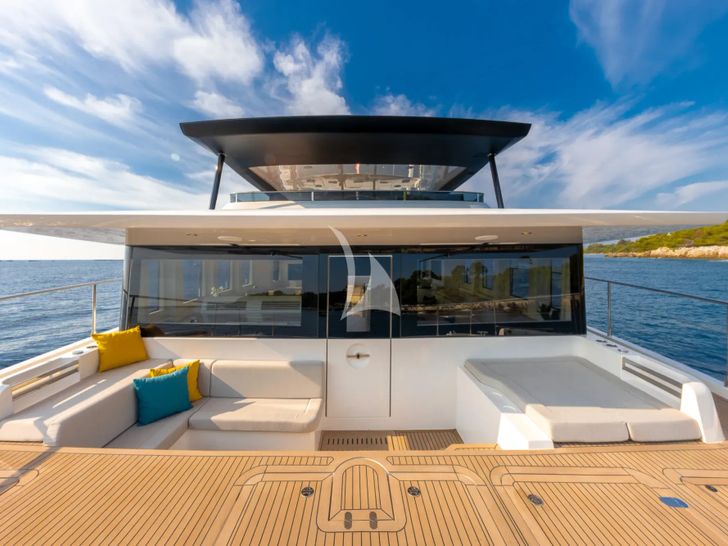 SILENT GRACE Bow Seating SILENT GRACE Bow Seating