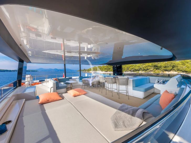 SILENT GRACE Flybridge SILENT GRACE Flybridge