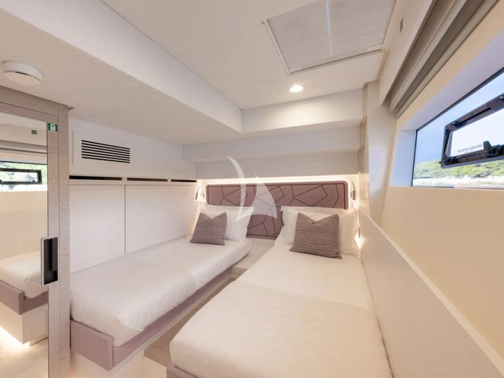 SILENT GRACE T SILENT GRACE T