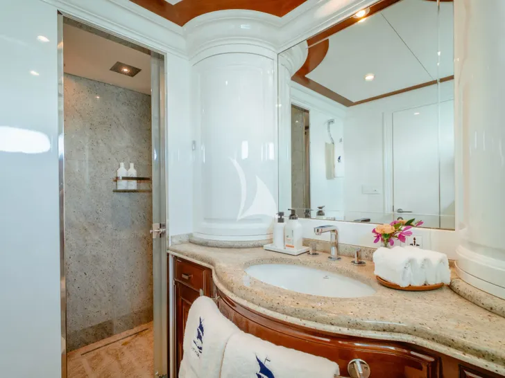 SILENTWORLD Astilleros Cies Oassive 39m - VIP cabin 1 bathroom SILENTWORLD Astilleros Cies Oassive 39m - VIP cabin 1 bathroom