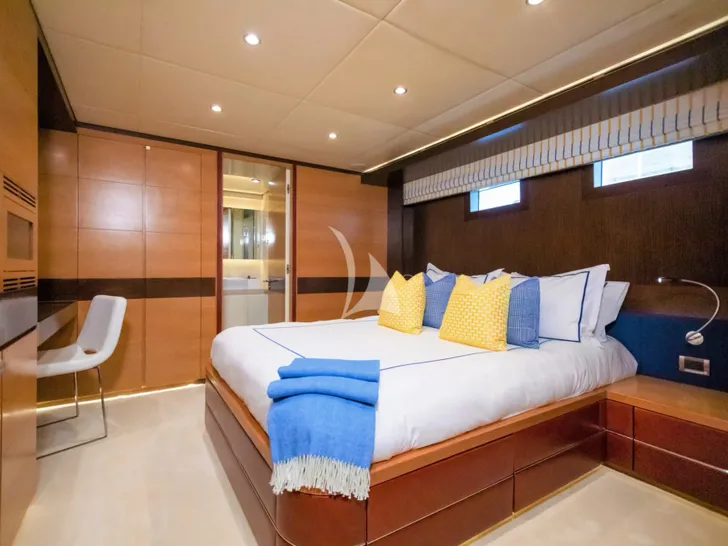 WORLD IAG 39m - VIP cabin 1 WORLD IAG 39m - VIP cabin 1