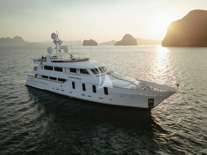 SILENTWORLD Astilleros Cies Oassive 39m - anchored under the sunset SILENTWORLD Astilleros Cies Oassive 39m - anchored under the sunset