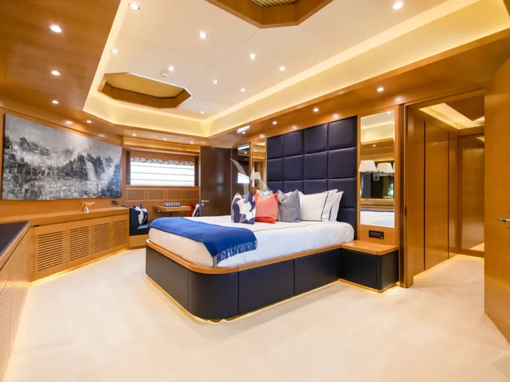 WORLD IAG 39m - master cabin WORLD IAG 39m - master cabin