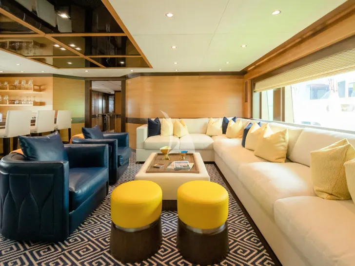 WORLD IAG 39m - sky lounge WORLD IAG 39m - sky lounge