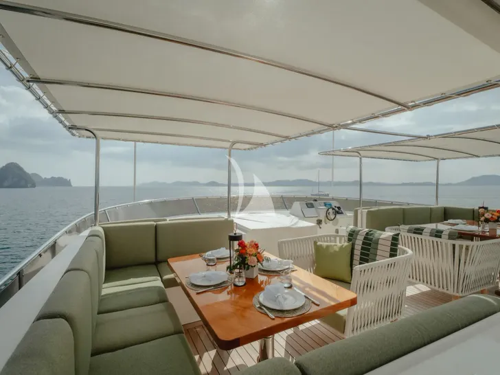 SILENTWORLD Astilleros Cies Oassive 39m - sundeck lounge and dining area SILENTWORLD Astilleros Cies Oassive 39m - sundeck lounge and dining area