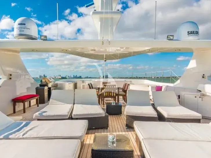 WORLD IAG 39m - sundeck WORLD IAG 39m - sundeck