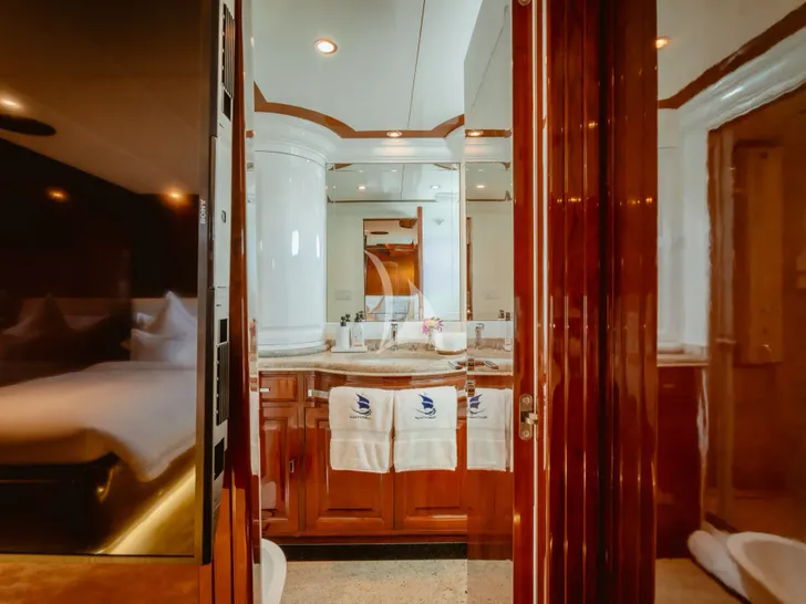 SILENTWORLD Astilleros Cies Oassive 39m - twin cabin 1 bathroom SILENTWORLD Astilleros Cies Oassive 39m - twin cabin 1 bathroom